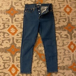 Levi’s wedgie skinny jeans size 28
